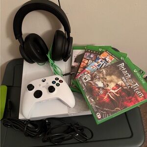 Xbox one S Bundle with Black Headset and White Controller